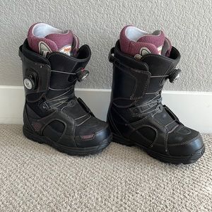 Womens 32 snowboard boots